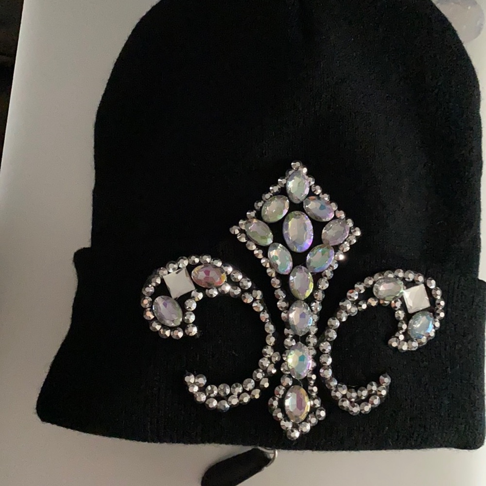 Black hat the rhinestones